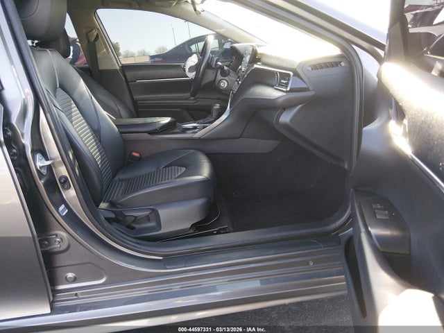 44597331 :رقم المزاد ، 4T1G11AK1MU521997 vin ، 2021 Toyota Camry Se مزاد بيع