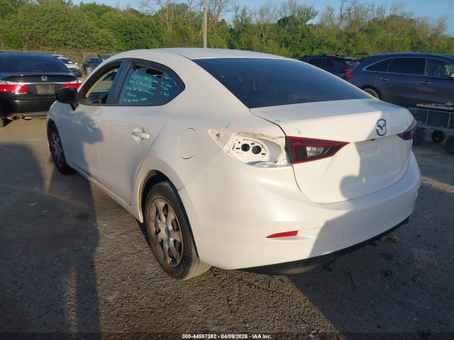 2017 MAZDA MAZDA3 3MZBN1U78HM135577 Photo 2