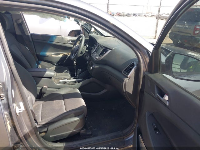 44597405 :رقم المزاد ، KM8J23A44HU378758 vin ، 2017 Hyundai Tucson Se مزاد بيع