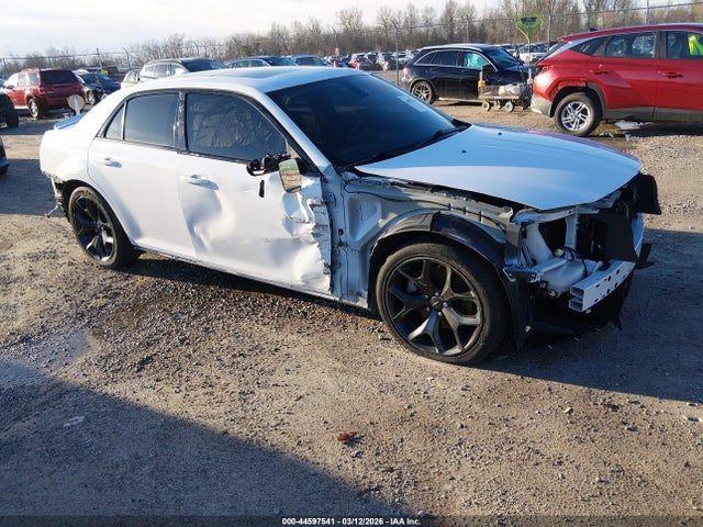 2022 Chrysler 300 S მანქანა იყიდება აუქციონზე, vin: 2C3CCABT6NH154608, აუქციონის ნომერი: 44597541
