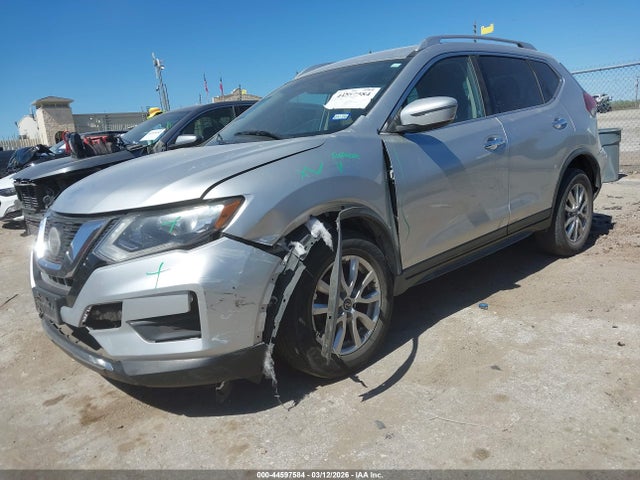44597584 :رقم المزاد ، KNMAT2MVXJP581836 vin ، 2018 Nissan Rogue Sv مزاد بيع