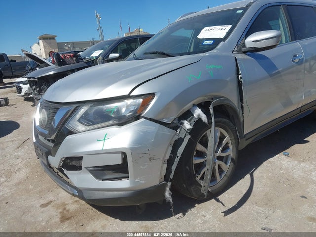 44597584 :رقم المزاد ، KNMAT2MVXJP581836 vin ، 2018 Nissan Rogue Sv مزاد بيع