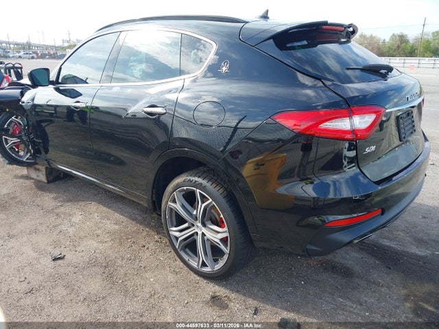 2019 MASERATI LEVANTE ZN661YUS9KX315602 Photo 2