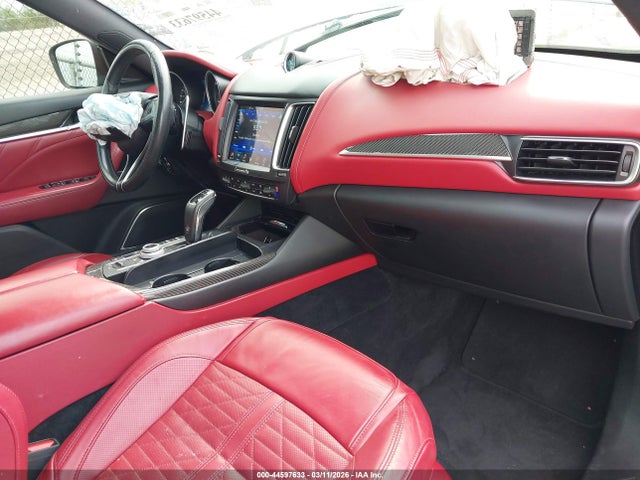 2019 MASERATI LEVANTE ZN661YUS9KX315602 Photo 4