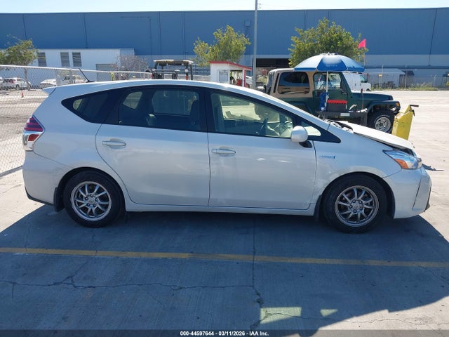 Toyota Prius V Four 2015 JTDZN3EU1FJ022047 Image 14