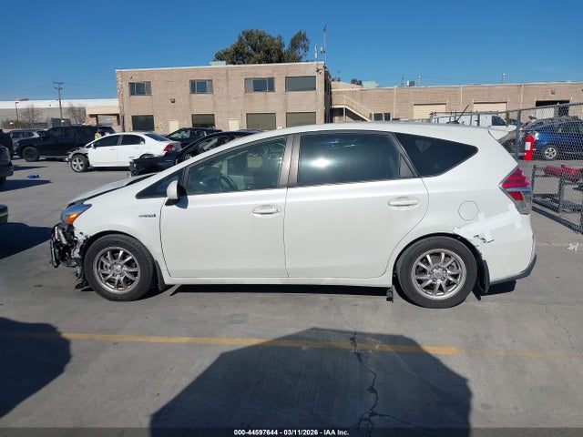 Toyota Prius V Four 2015 JTDZN3EU1FJ022047 Image 15