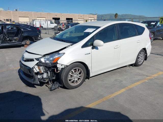 Toyota Prius V Four 2015 JTDZN3EU1FJ022047 Image 2
