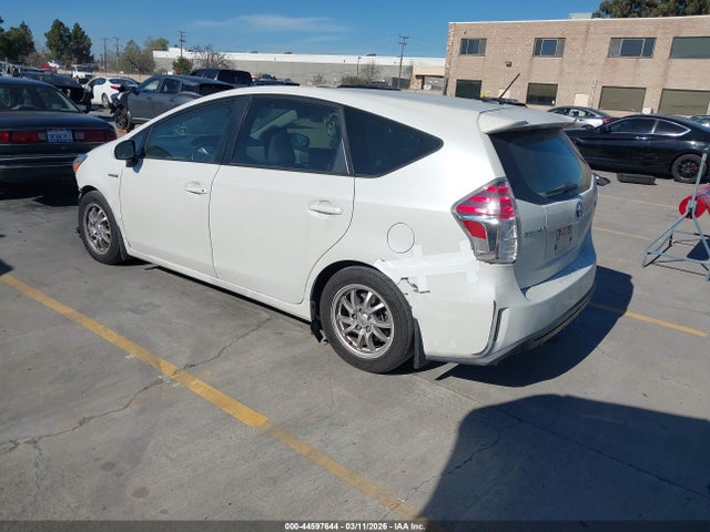 Toyota Prius V Four 2015 JTDZN3EU1FJ022047 Image 3