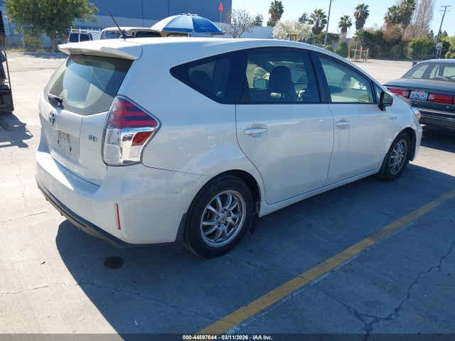 Toyota Prius V Four 2015 JTDZN3EU1FJ022047 Image 4