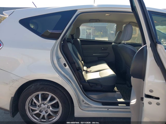 Toyota Prius V Four 2015 JTDZN3EU1FJ022047 Image 8