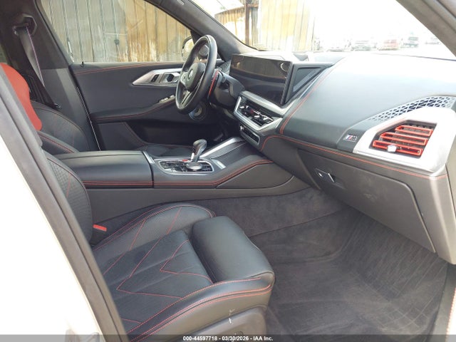 44597718 :رقم المزاد ، 5YM33CS09R9U43864 vin ، 2024 Bmw Xm Label Red مزاد بيع