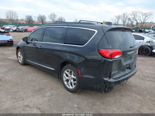2017 CHRYSLER PACIFICA 2C4RC1BG1HR538075 Photo 2