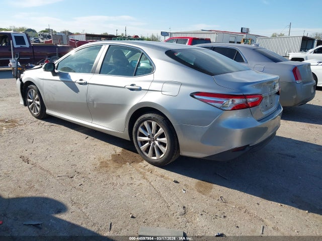 2018 TOYOTA CAMRY 4T1B11HK7JU580208 Photo 2