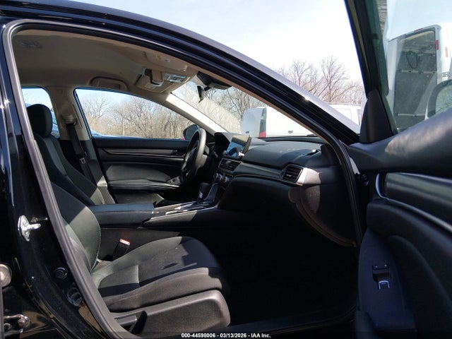 44598006 :رقم المزاد ، 1HGCV1F17JA104650 vin ، 2018 Honda Accord Lx مزاد بيع