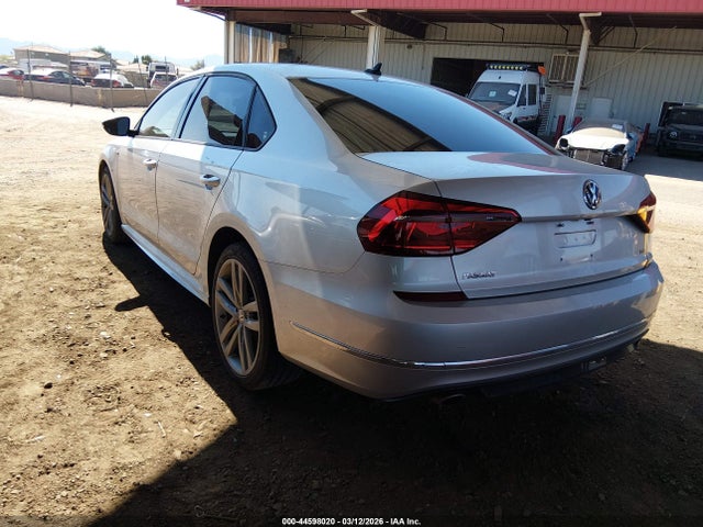 2018 VOLKSWAGEN PASSAT 1VWAA7A32JC021030 Photo 2