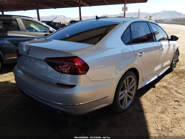 2018 VOLKSWAGEN PASSAT 1VWAA7A32JC021030 Photo 3