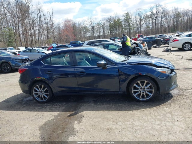 44598045 :رقم المزاد ، 3MZBN1V30JM211441 vin ، 2018 Mazda Mazda3 Touring مزاد بيع