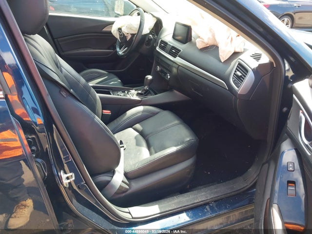 44598045 :رقم المزاد ، 3MZBN1V30JM211441 vin ، 2018 Mazda Mazda3 Touring مزاد بيع