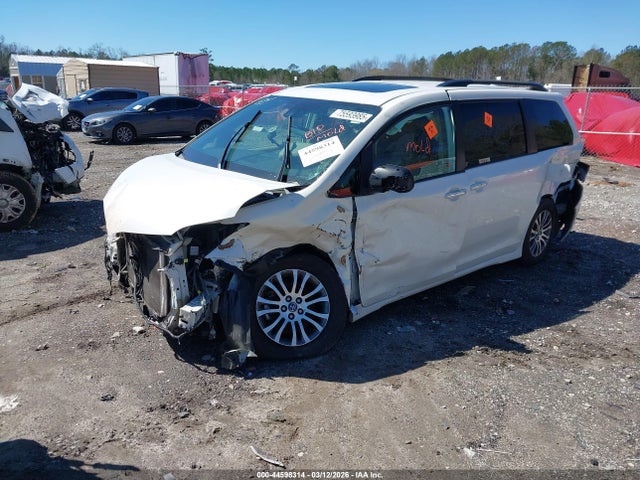 5TDYZ3DC7KS998999 Toyota Sienna Xle 8 Passenger