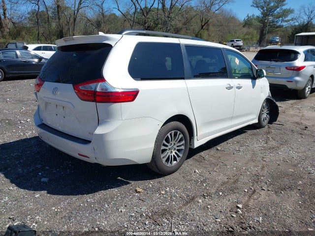 5TDYZ3DC7KS998999 Toyota Sienna Xle 8 Passenger