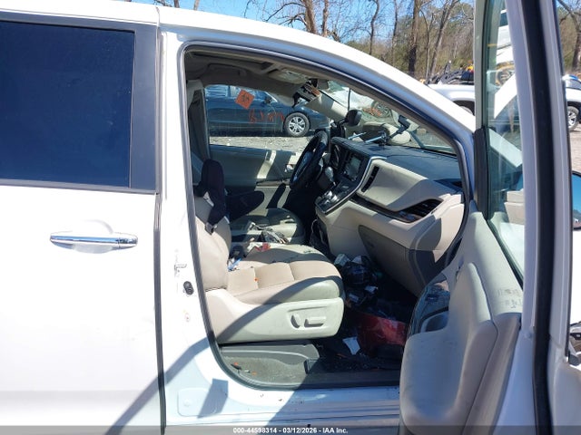 5TDYZ3DC7KS998999 Toyota Sienna Xle 8 Passenger