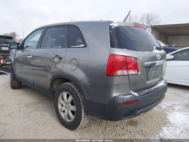 2011 KIA SORENTO 5XYKT3A10BG102999 Photo 2