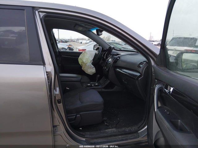 2011 KIA SORENTO 5XYKT3A10BG102999 Photo 4