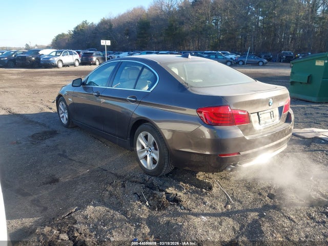 2012 BMW 528I WBAXH5C54CDW08836 Photo 2