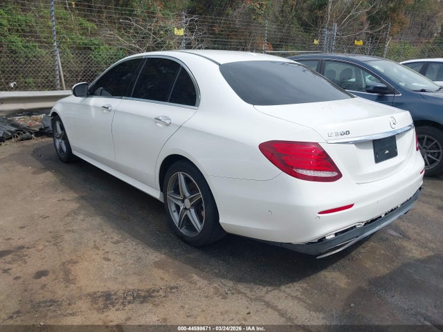 2017 MERCEDES-BENZ E 300 WDDZF4JB3HA018551 Photo 2