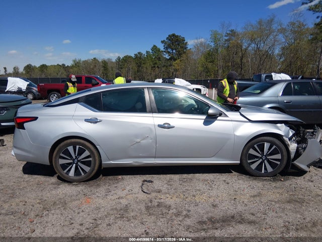 44598674 :رقم المزاد ، 1N4BL4DV8MN325698 vin ، 2021 Nissan Altima Sv Fwd مزاد بيع