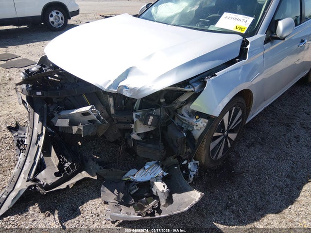 44598674 :رقم المزاد ، 1N4BL4DV8MN325698 vin ، 2021 Nissan Altima Sv Fwd مزاد بيع