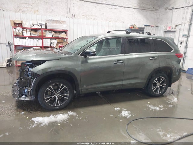 Toyota Highlander Le Plus 2018 5TDBZRFH3JS824492 Image 15
