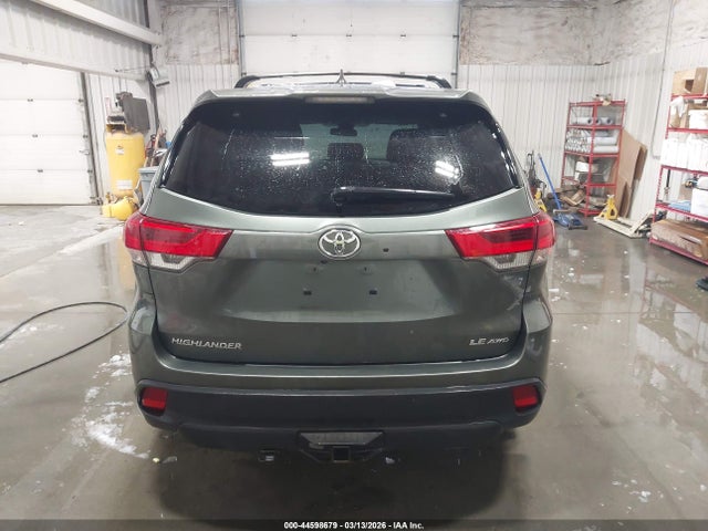 Toyota Highlander Le Plus 2018 5TDBZRFH3JS824492 Image 17