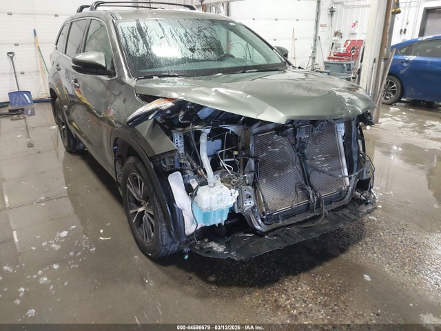 Toyota Highlander Le Plus 2018 5TDBZRFH3JS824492 Image 18
