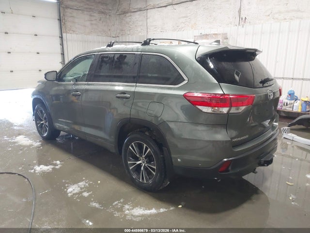 Toyota Highlander Le Plus 2018 5TDBZRFH3JS824492 Image 3