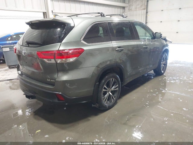 Toyota Highlander Le Plus 2018 5TDBZRFH3JS824492 Image 4
