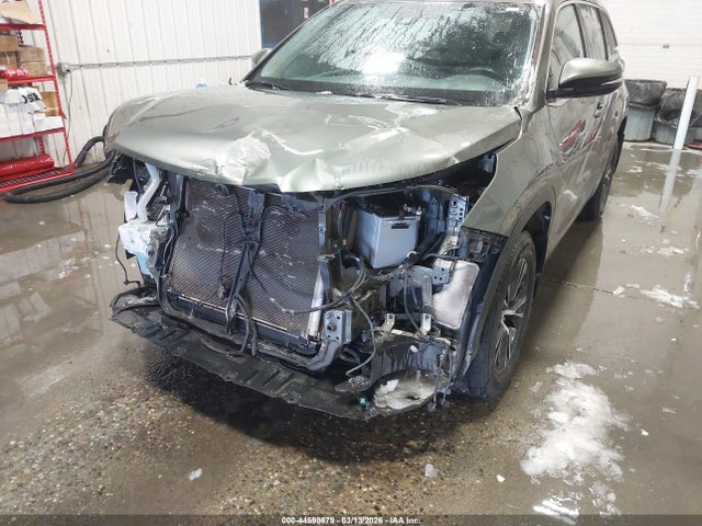Toyota Highlander Le Plus 2018 5TDBZRFH3JS824492 Image 6