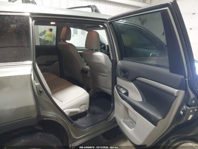 Toyota Highlander Le Plus 2018 5TDBZRFH3JS824492 Image 8