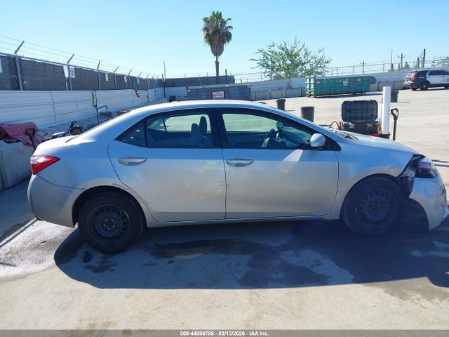 Toyota COROLLA LE 2016 5YFBURHE4GP532711 Image 13