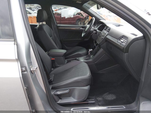 2022 Volkswagen Tiguan 2.0t Se R-line Black მანქანა იყიდება აუქციონზე, vin: 3VVCB7AX8NM147975, აუქციონის ნომერი: 44599113