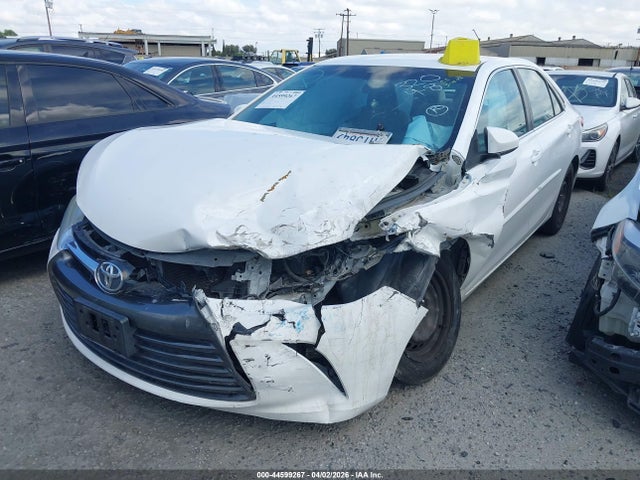 4T1BF1FKXFU104952 Toyota Camry