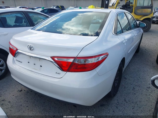 4T1BF1FKXFU104952 Toyota Camry
