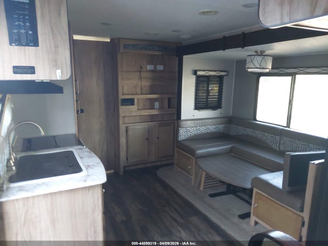 2019 Coachmen Freedom Express 248r მანქანა იყიდება აუქციონზე, vin: 5ZT2FEPB8KW005988, აუქციონის ნომერი: 44599319