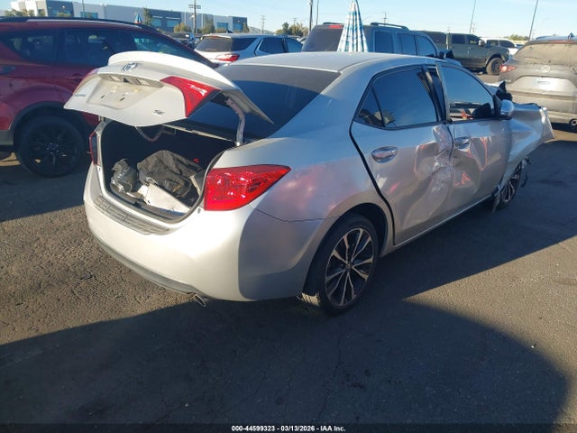 Toyota COROLLA SE 2018 5YFBURHE3JP826124 Image 4