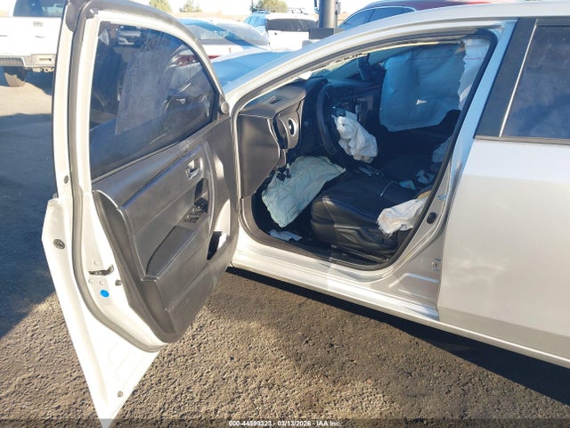 Toyota COROLLA SE 2018 5YFBURHE3JP826124 Image 5