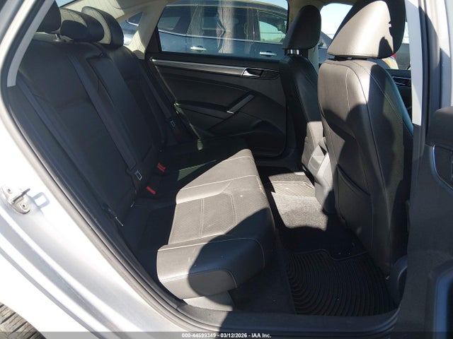2017 Volkswagen Passat 1.8t R-line მანქანა იყიდება აუქციონზე, vin: 1VWDT7A30HC041701, აუქციონის ნომერი: 44599349