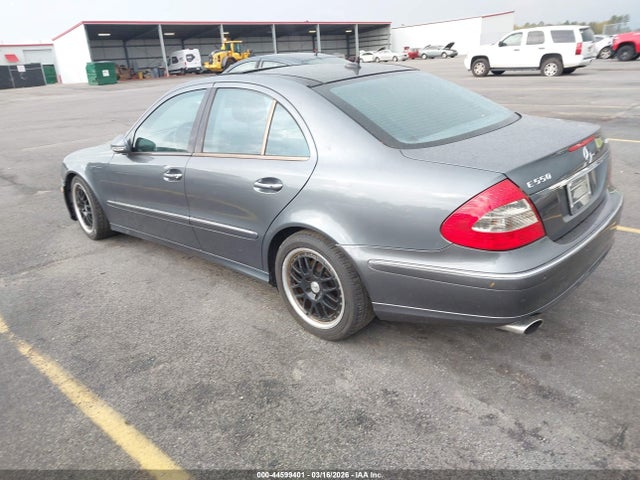 2007 MERCEDES-BENZ E 550 WDBUF90XX7B146498 Photo 2