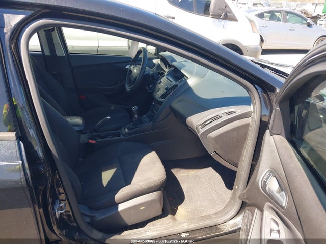 44599665 :رقم المزاد ، 1FADP3F23FL280503 vin ، 2015 Ford Focus Se مزاد بيع