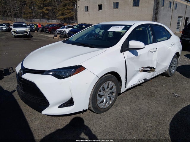 Toyota COROLLA LE 2018 2T1BURHE2JC054621 Image 2