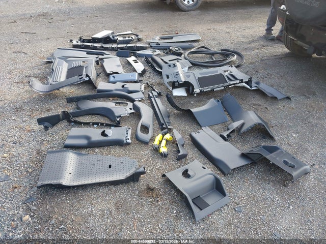 SALEJ7EXXT2482706 Land Rover Defender P300 S